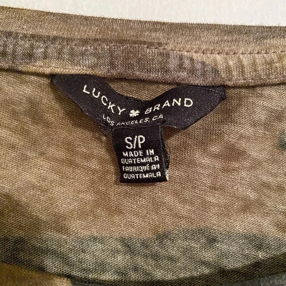 Lucky Brand Army Green Camo Twist Front Tee Shirt rRolled Sleeve Women Size S/P - Picture 3 of 4